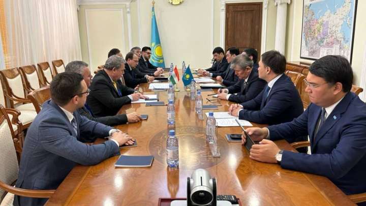 Қазақстан мұнайын Венгрияға жеткізуге келісті