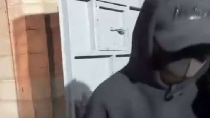 Әнші Алмас Кішкенбаев бостандыққа шықты