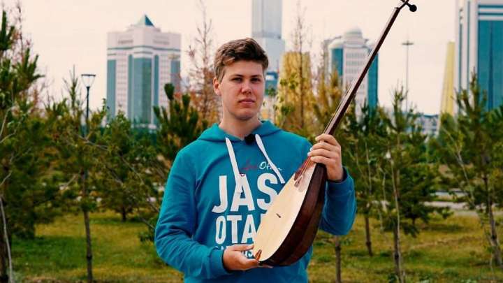 Блогер елдегі дін қызметкерлерінің де табысын тексеруді ұсынды