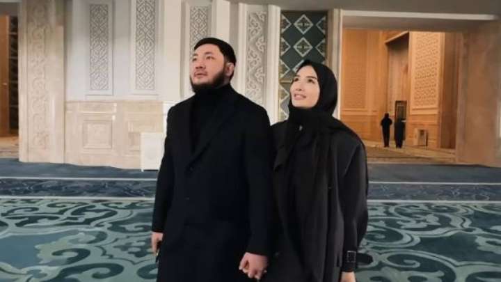 «Жаратушыға жүрегімді ашқан – Нұрбек»: Айжан Байзақова орамал таққан видеосын көрсетті