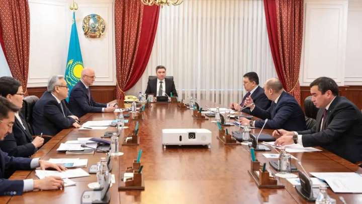 Үкімет өнеркәсіп қауіпсіздігін қамтамасыз ету үшін қандай жұмыс атқарады?