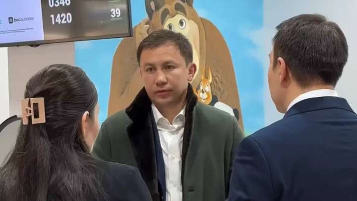 Геннадий Головкин төлқұжатын ауыстырды