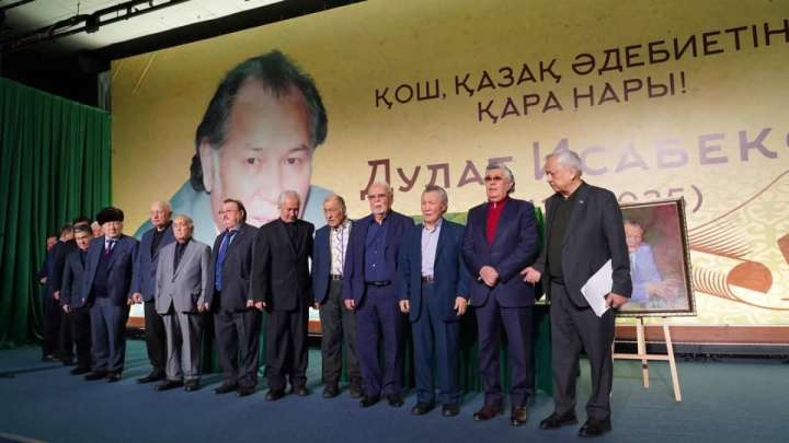 Алматы жұртшылығы Дулат Исабековті ақтық сапарға шығарып салды