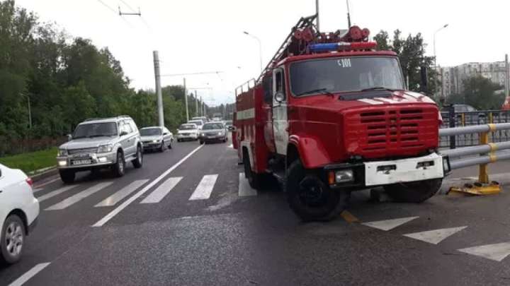 Бір адам қаза тапты. Өрт сөндіру көлігі жеңіл мәшинемен соқтығысты