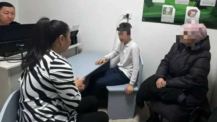 Семейде соққыға жығылған оқушыға психологтар көмек көрсетіп жатыр