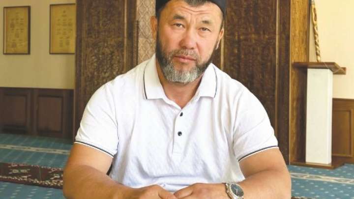 Имам балаларға балмұздақ беріп мешітке тарту керектігін айтты