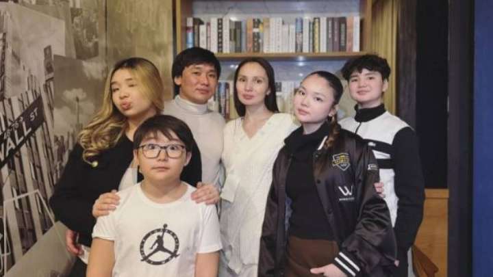 «Айналам «аға» деп ақыл сұрайды»: Қайрат Нұртас туған күнін қалай атап өткенін көрсетті