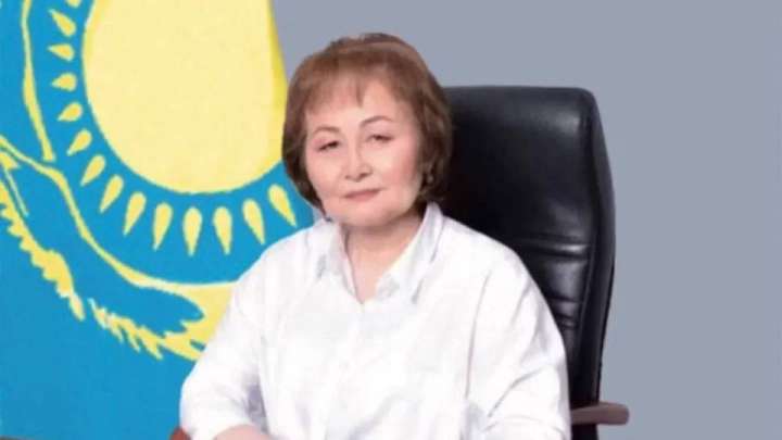 Жұмыстан шығарылған алматылық мұғалімді депутаттар қолдады