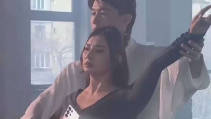 «Қызуы» қашан басылар екен»: Мадина Сәдуақасованың билеп жүрген видеосы қызу талқыға түсті