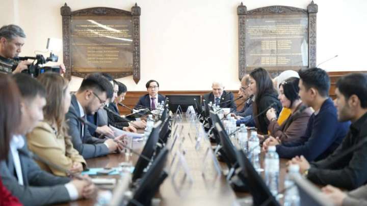 Елтаңба авторымен кездесу өтті