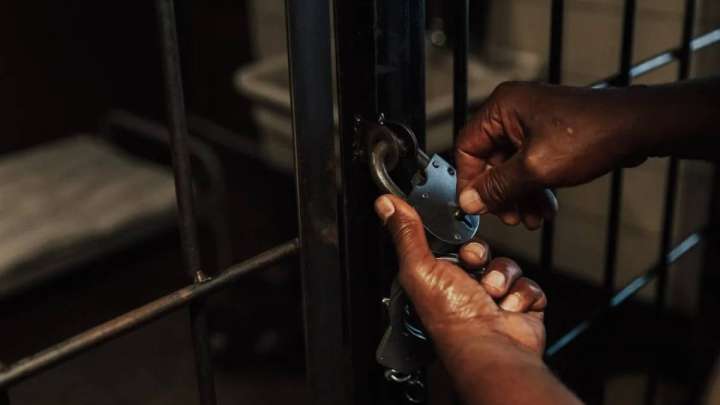 Мәйітін жасырған. Асырап алған баланы азаптап өлтірген 2 әйел сотталды