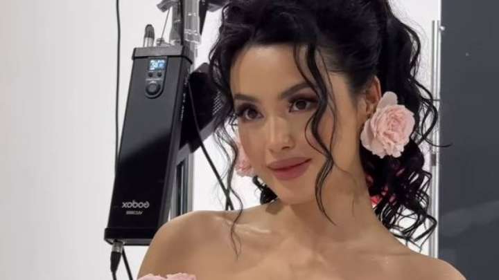 «Қарай бергің келеді»: Ақбота Сейітмағамбеттің образы көпшілікті таңғалдырды