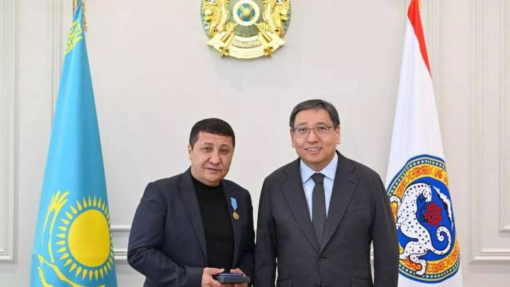 Алматы әкімі Мұса Әбдірайымды марапаттады