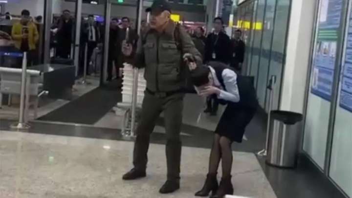 Әуежайда жайбарақат қимылдаған қауіпсіздік қызметкерлеріне қатысты тексеріс басталды