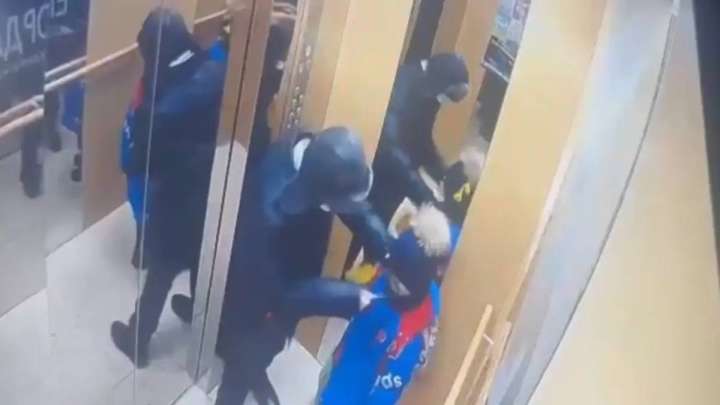 "Ота туралы ештеңе айта алмаймыз". Лифтіде шабуылға ұшыраған баланың  жағдайы қалай?