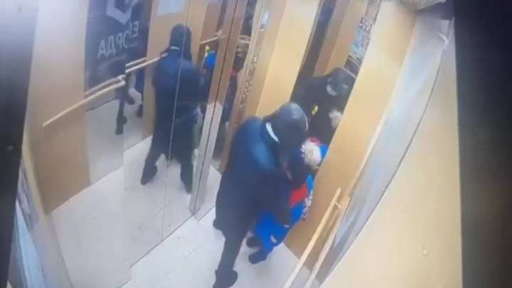 Лифтіде пышақталған бала тағы да ауруханаға түсті