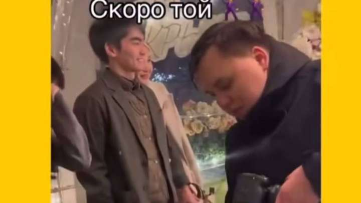 Сәкен Майғазиевтің ұлы сүйіктісімен көзге түсті