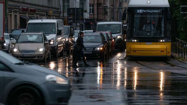 Жаңбыр, найзағай, жел: бүгін ауа райы қандай болады?