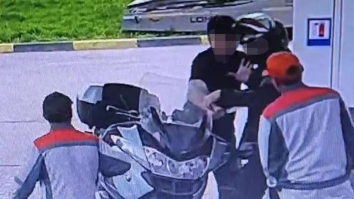 Мотоцикл жүргізушісі шабуылға ұшырады: полиция жәбірленушіні күзететін болды