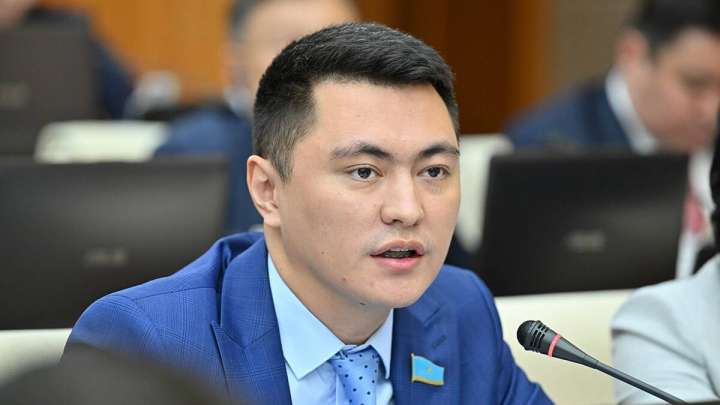 "Орыстың да, кәрістің де тұсауын кестім". Депутат Мұқаев сынға жауап берді
