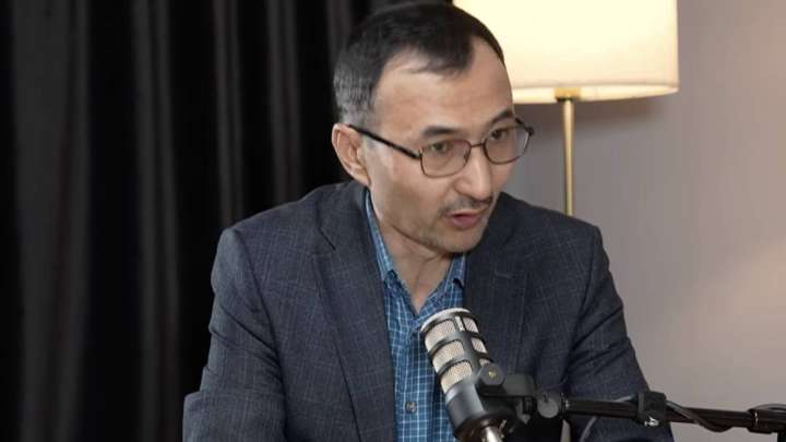 "Әкіммен дос болып, бизнесменмен қажылыққа барады" - дінтанушы имамдар туралы