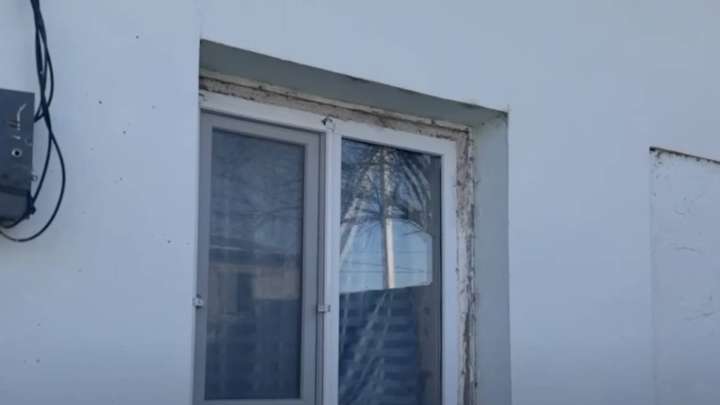 Шымкентте мүгедек анасын айуандықпен өлтірген ер адам жазадан құтылып кеткен