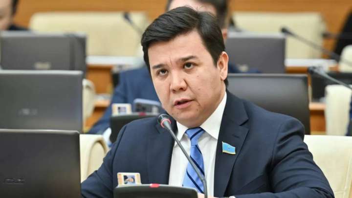 Жастар «күлдіретін шариктерден»кейін естерін жоғалтып жатыр. Депутат дабыл қақты