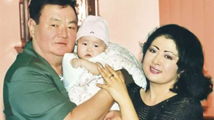 «Байдың тұқымынан емес»: Мақпал Жүнісова неліктен өзінен 20 жас үлкен адамға тұрмысқа шыққанын түсіндірді