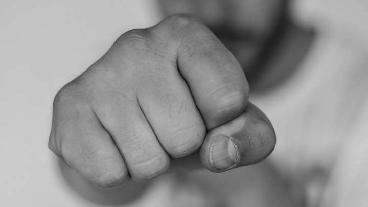 Жаңаөзенде оқушылар сыныптасының жетістігіне қызғанып, оны соққыға жыққан