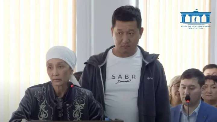 Үш көлікпен келген адамның немеремді теппегені жоқ – Шерзат Болаттың әжесі