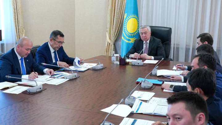 Үкіметте көлік және темір жолдарды дамыту жөніндегі инвестициялық жобалар қаралды