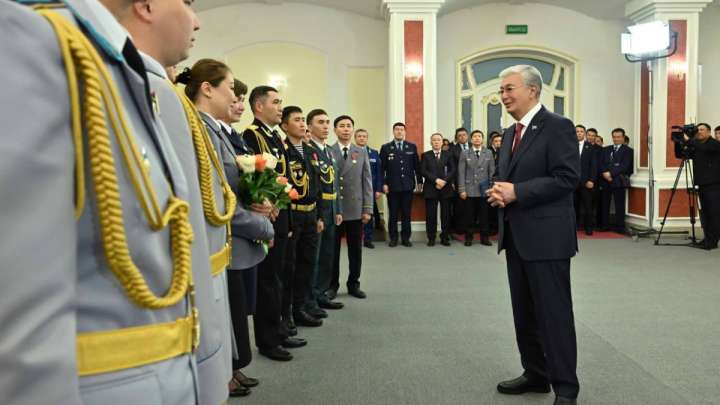 Тоқаев Маңғыстау облысы құқық қорғау органдарының қызметкерлерін марапаттады