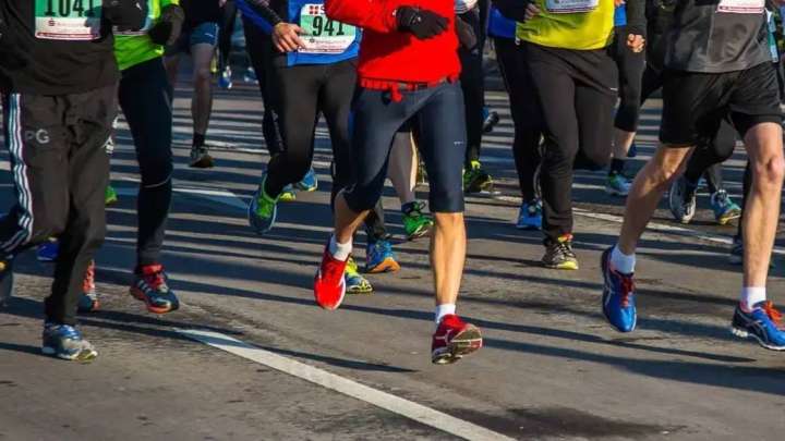 Алматыда көшелерді жауып ұйымдастырған марафоннан екі адам қайтыс болды