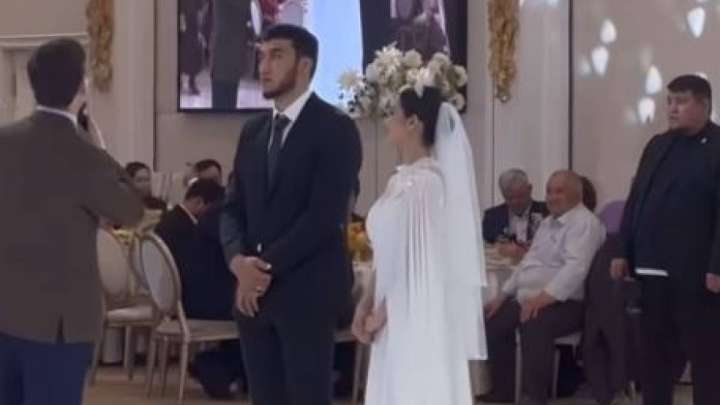 Танымал балуан Ризабек Айтмұхан шаңырақ көтерді