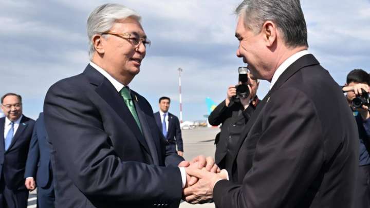 Тоқаев Гурбангулы Бердімұхамедовты күтіп алды