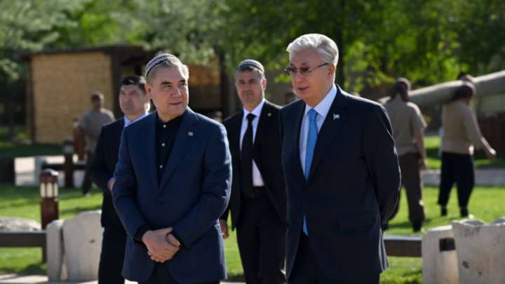 Тоқаев пен Бердімұхамедов «Этноауыл» кешеніне барды