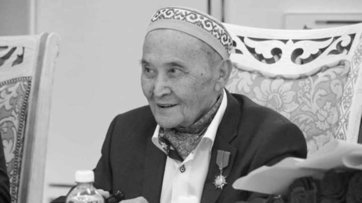 Тоқаев жазушы Әкім Таразидің жақындарына көңіл айтты