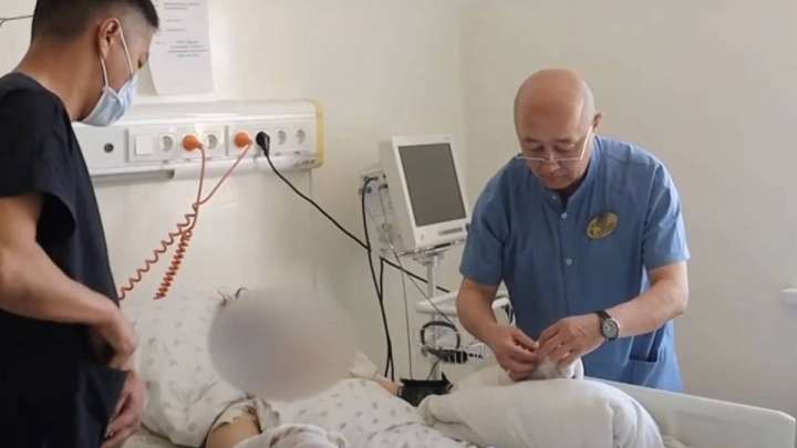 Саусақтарын шауып тастаған: әйелін өлтірмек болған мұғалімге қатысты тың дерек шықты