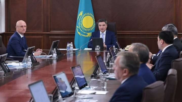 "Проблеманы көбірек айту керек". Бектенов QazaqGaz басшысына ұрысты