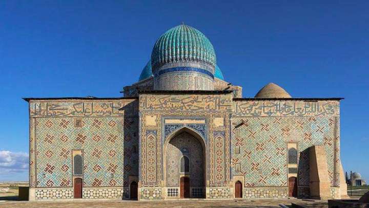 Ясауи кесенесі маңында құрылыс тоқтамай тұр. Министр не дейді?