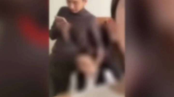 Семейде мұғалім сабақ үстінде оқушы қызға тиіскен - видео