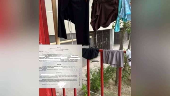 Ақтауда киімін далаға ілген әйел айыппұл арқалады