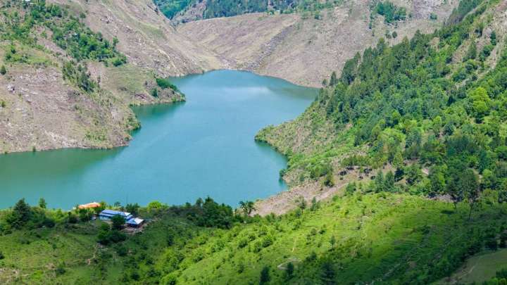 Кашмирде қауіпсіздікке байланысты туризм нысандары жабылды