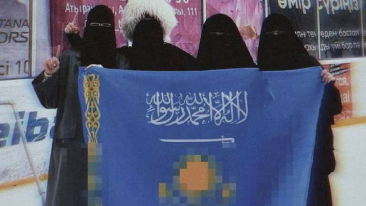 Ozon және Wildberries арабша жазу басылған Қазақстан туын сатуға арналған хабарландыруды жойды