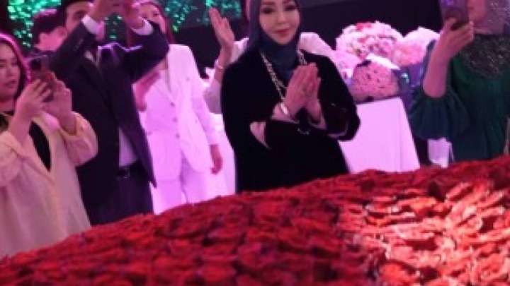 Айнұр Тұрсынбаеваға күйеуі Ыстанбұлдан ерекше сыйлық жолдады