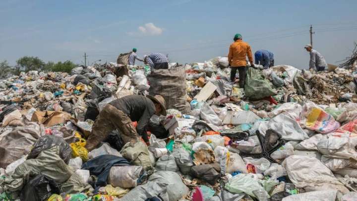 Әр қазақстандық жылына қанша келі қоқыс тастайды?