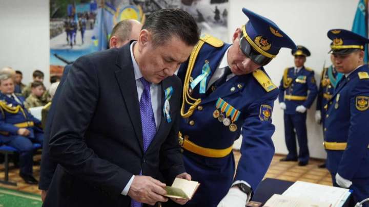 Шығыстың қалқаны: ШҚО әкімі Серебрянскіде аңызға айналған әскери бөлімде болды