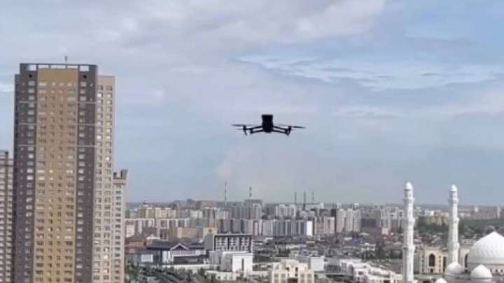 Астанада әскери шеруді терезеден көргісі келген тұрғынға ескерту жасалды