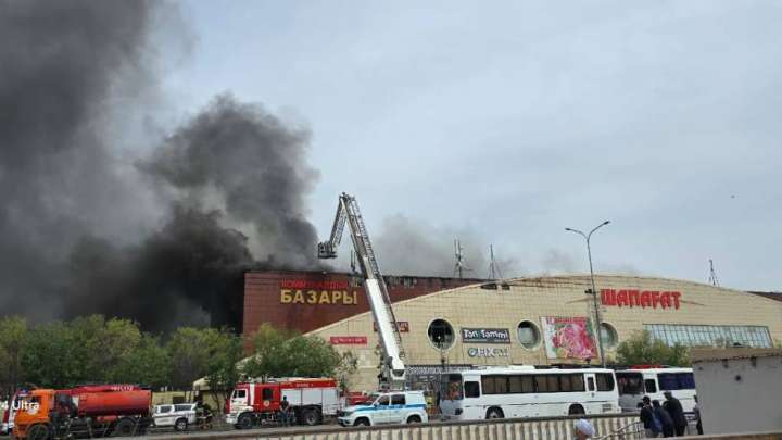 Астанада «Шапағат» базары өртеніп жатыр