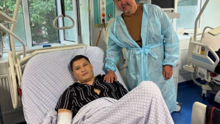 Марғұлан Сейсембай ауруханада жатқан Руслан Берденовпен кездесті